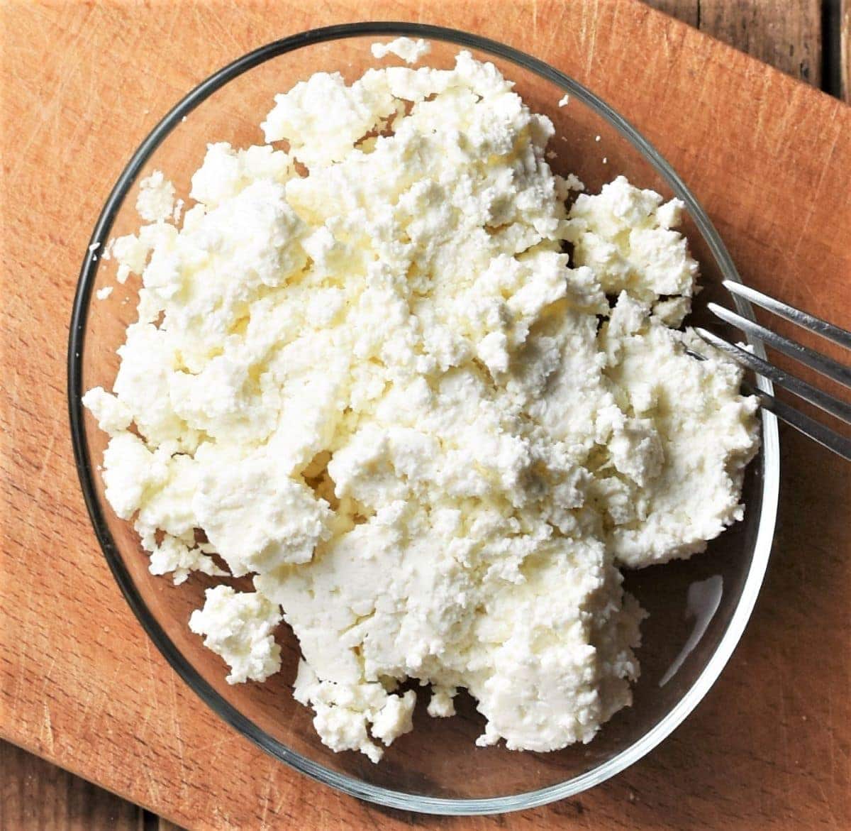 Crumbled Polish cottage twarog cheese on small plate.