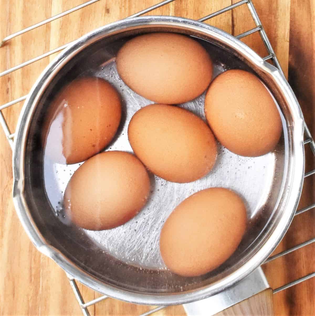 6 eggs in saucepan with water.